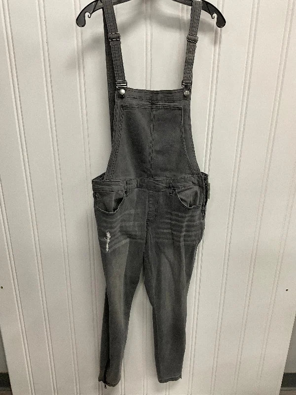 Men's Tailored Pants for a Sharp AppearanceOveralls By Refuge In Grey, Size: 10