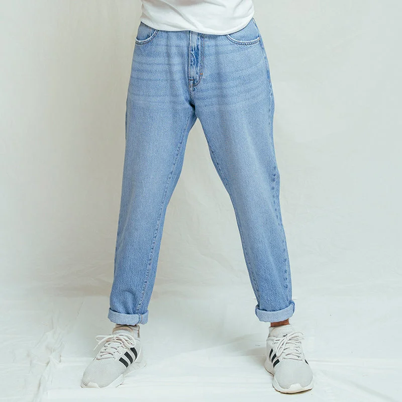 Jeans for Men with a Athletic BuildStraight Fit Jeans
