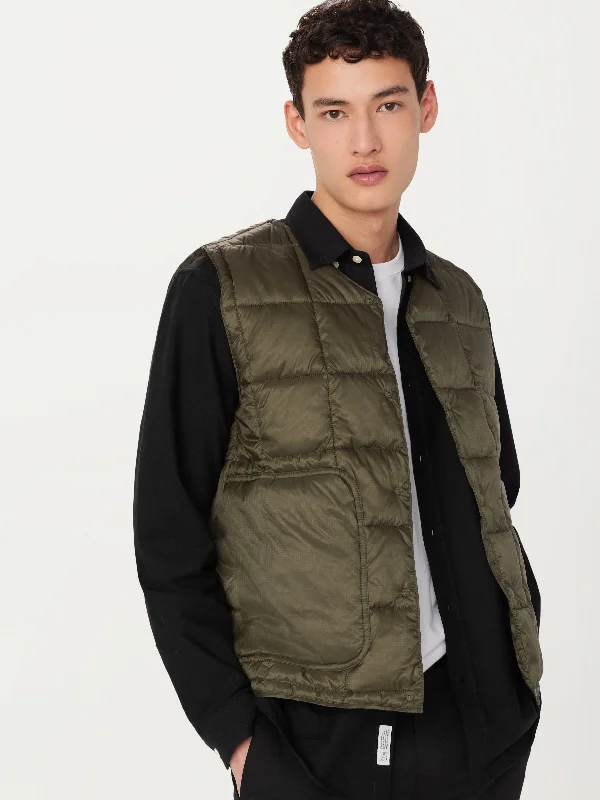 Men's Coats with Synthetic InsulationThe Aero Packable Vest in Tuscany Green