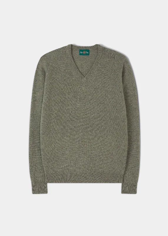 Men's Button-Fly Pants for a Traditional TouchMen's Lambswool Vee Neck Jumper in Light Green - Regular Fit Men's Button-Fly Pants for a Traditional TouchMen's Lambswool Vee Neck Jumper in Light Green - Regular Fit