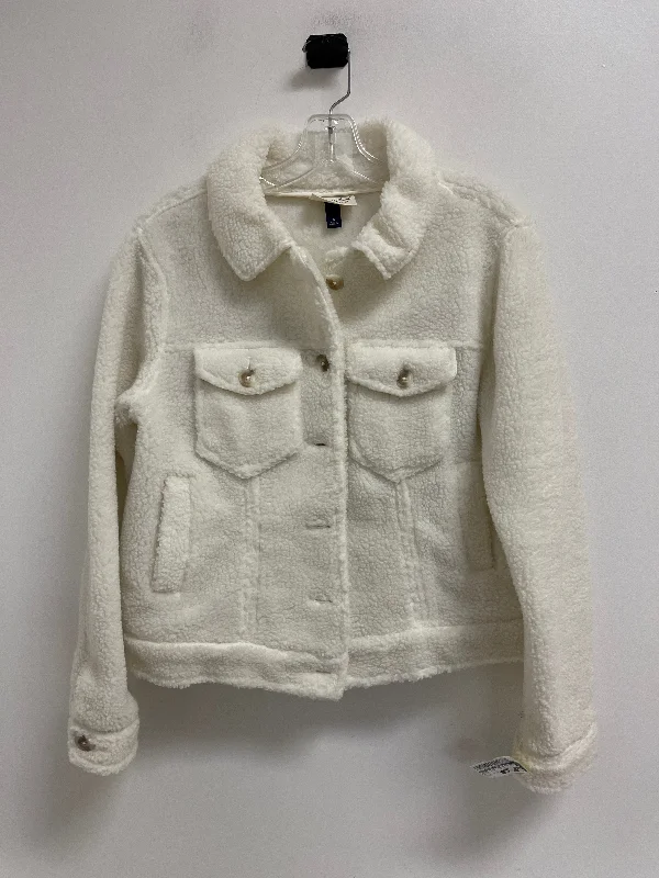 Lightweight Men's WindbreakersJacket Faux Fur & Sherpa By Universal Thread In White, Size: S Lightweight Men's WindbreakersJacket Faux Fur & Sherpa By Universal Thread In White, Size: S